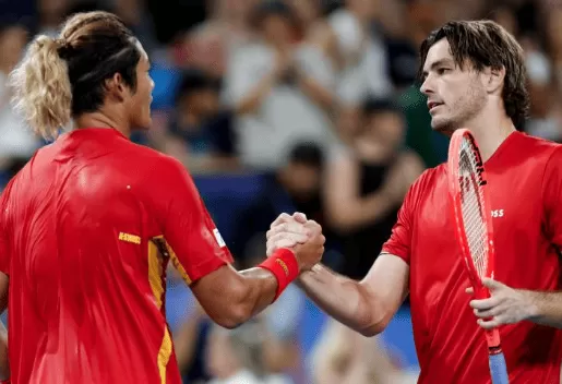Taylor Fritz Leads USA to Semi-Final Spot with Dominant Victory